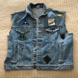 Sleeveless denim jacket